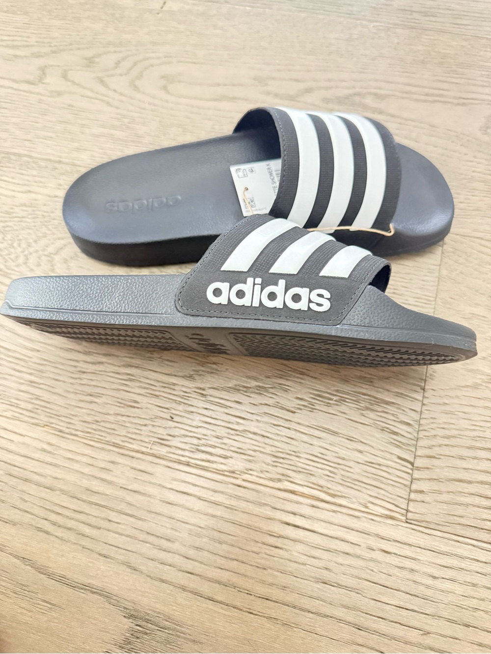 Adidas Black and White Slide Sandals size 6 - Picture 2 of 3